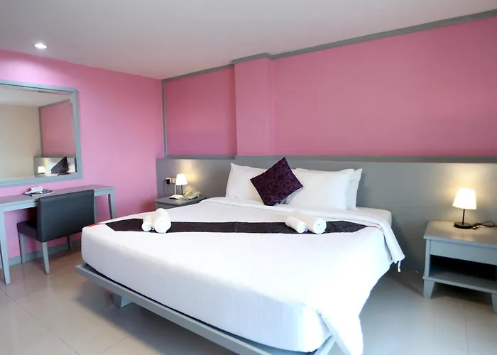 Convenient Grand Plus Hotel Suvarnabhumi