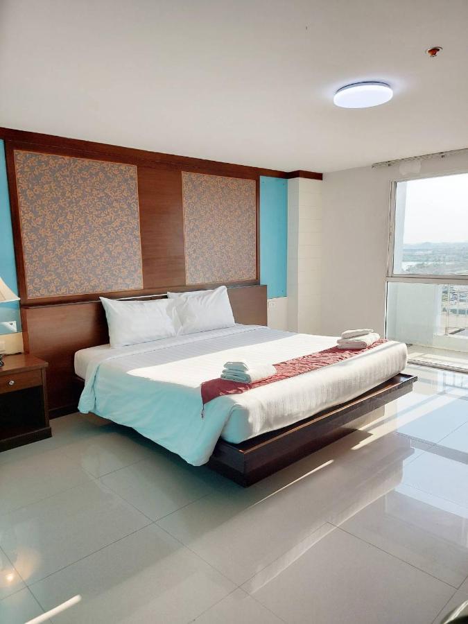 Convenient Grand Suvarnabhumi Hotel