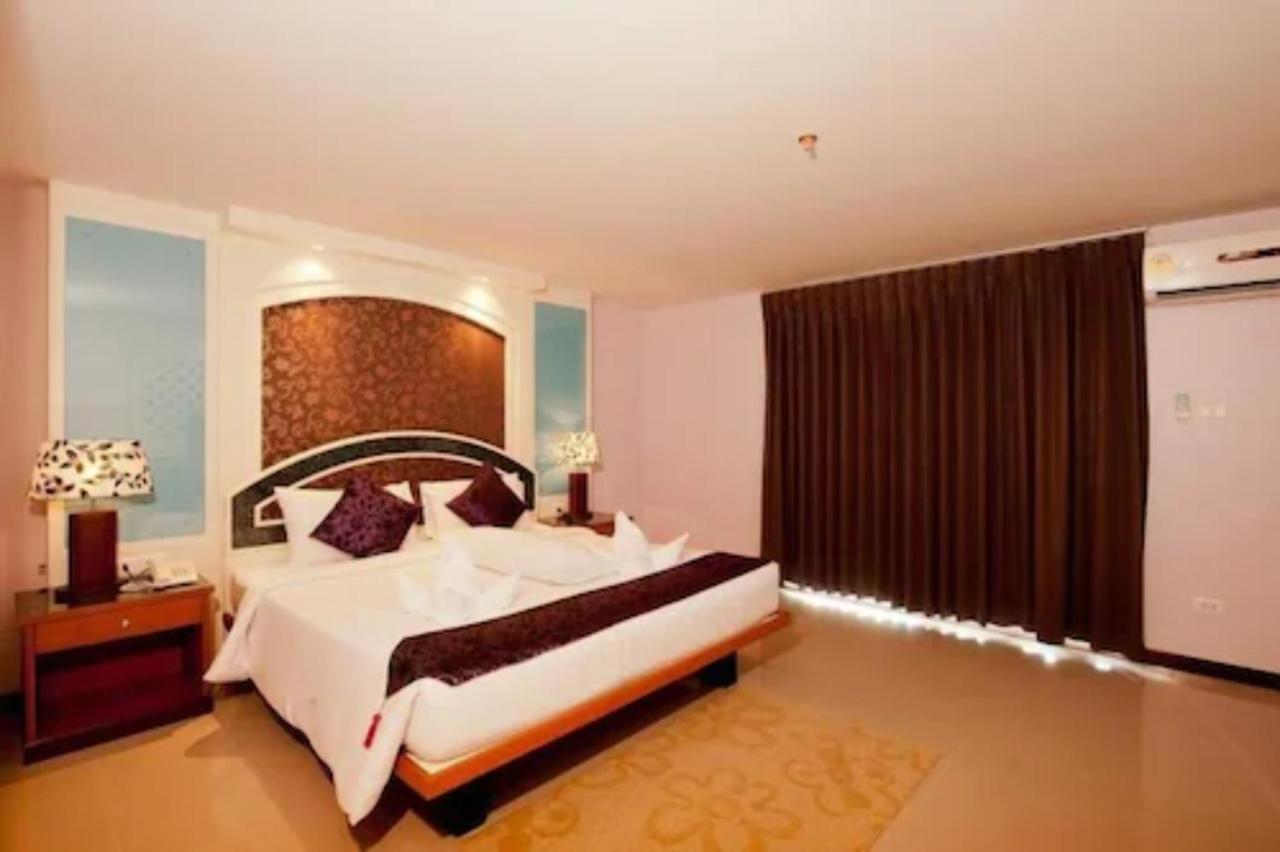 Convenient Grand Suvarnabhumi Hotel