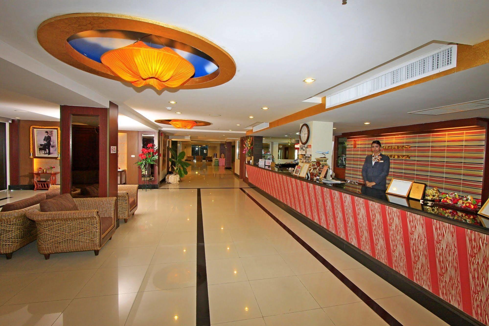 Convenient Grand Suvarnabhumi Hotel